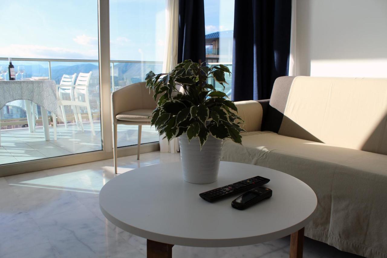 Skyline 26 Stunning Sea Views From A 2-Bedroom Apartment On The 26Th Floor بينايدورم المظهر الخارجي الصورة