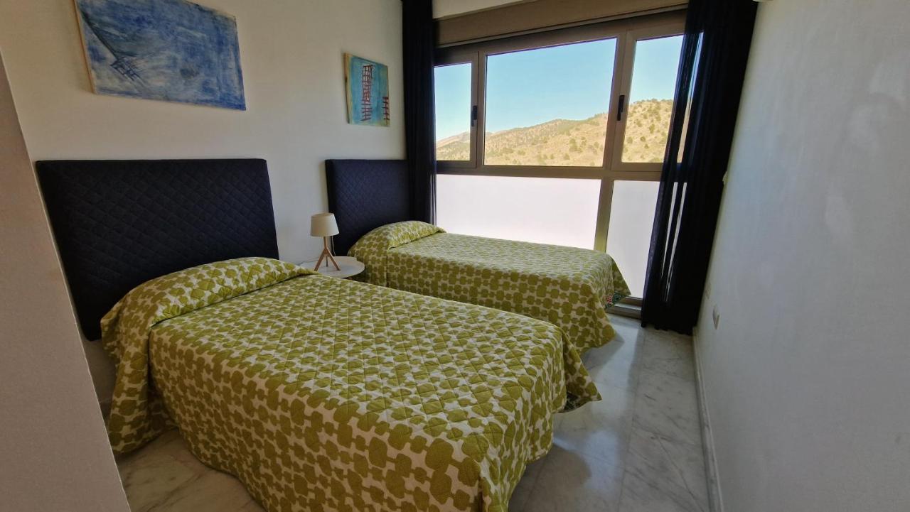 Skyline 26 Stunning Sea Views From A 2-Bedroom Apartment On The 26Th Floor بينايدورم المظهر الخارجي الصورة